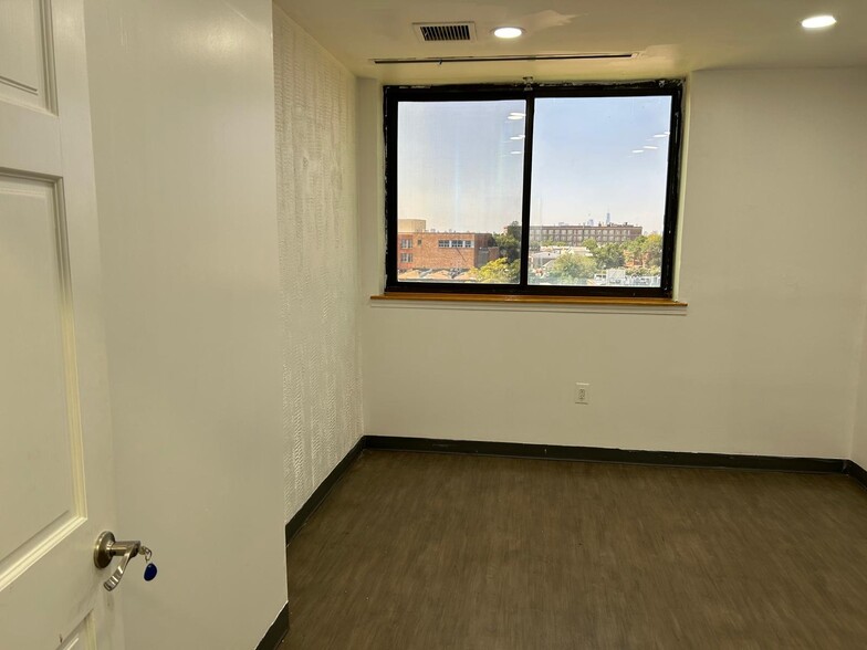 5414 74th St, Elmhurst, NY en alquiler - Foto del edificio - Imagen 3 de 11