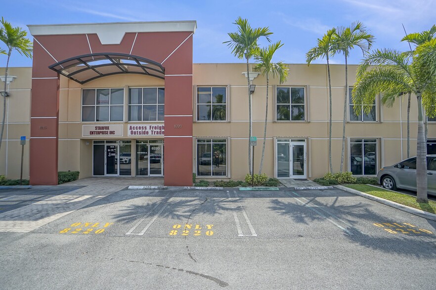 8304 NW 30th Ter, Doral, FL en alquiler - Foto del edificio - Imagen 1 de 26