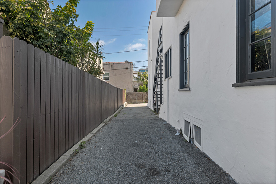 8812 Rangely Ave, West Hollywood, CA en venta - Foto del edificio - Imagen 2 de 50