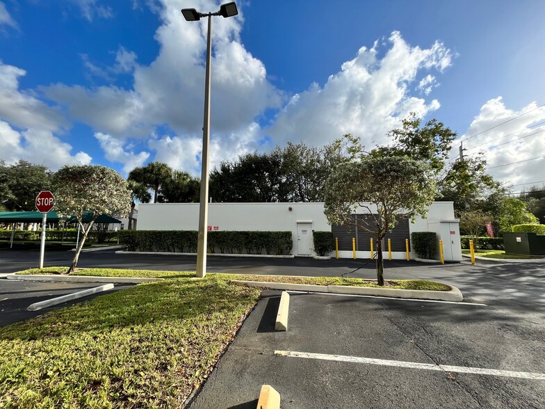 3 SW 129th Ave, Pembroke Pines, FL en alquiler - Foto del edificio - Imagen 3 de 10