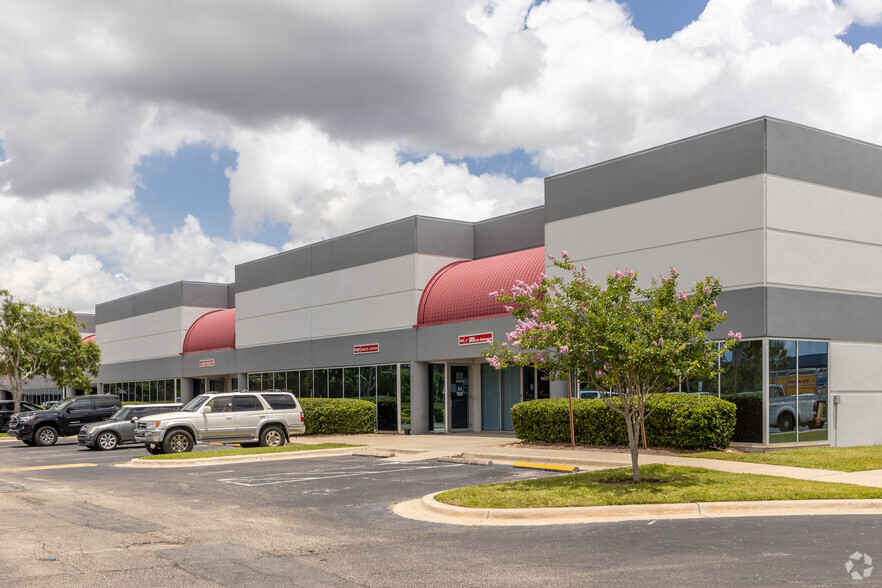 9391-9640 Tradeport Dr, Orlando, FL en alquiler - Foto del edificio - Imagen 1 de 4