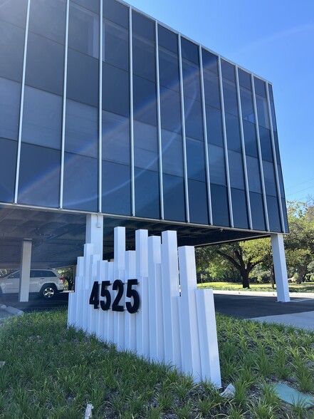 4525 Lemmon Ave, Dallas, TX en alquiler - Foto del edificio - Imagen 3 de 11