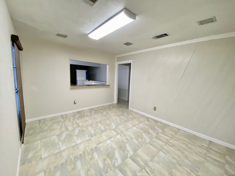 907 Bay Area Blvd, Houston, TX en venta - Foto del interior - Imagen 3 de 11