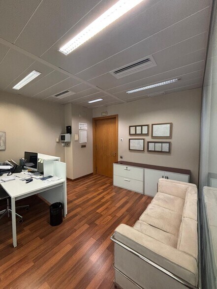 Oficina en SEVILLA en venta - Foto del edificio - Imagen 2 de 6