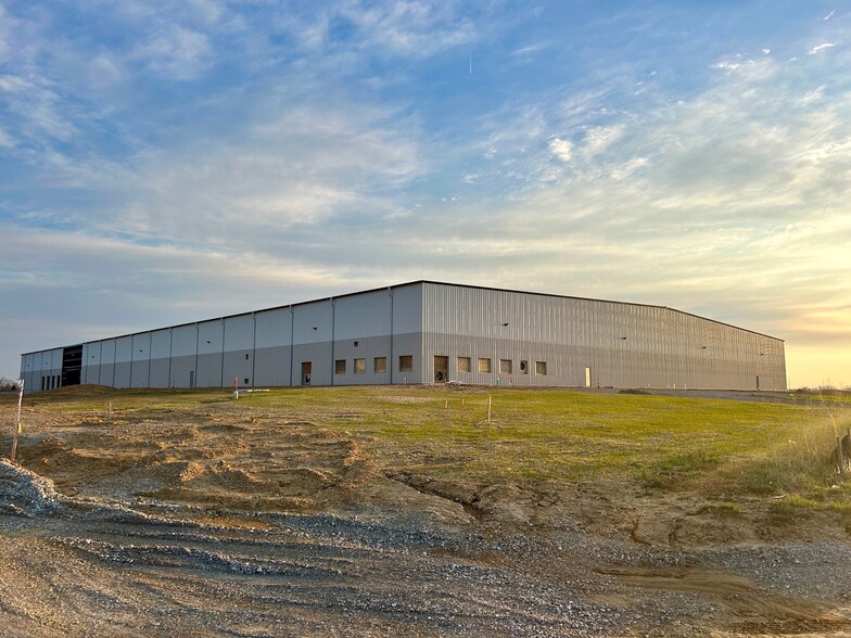 11734 Industrial Park Dr, Elberfeld, IN en alquiler - Foto principal - Imagen 3 de 10