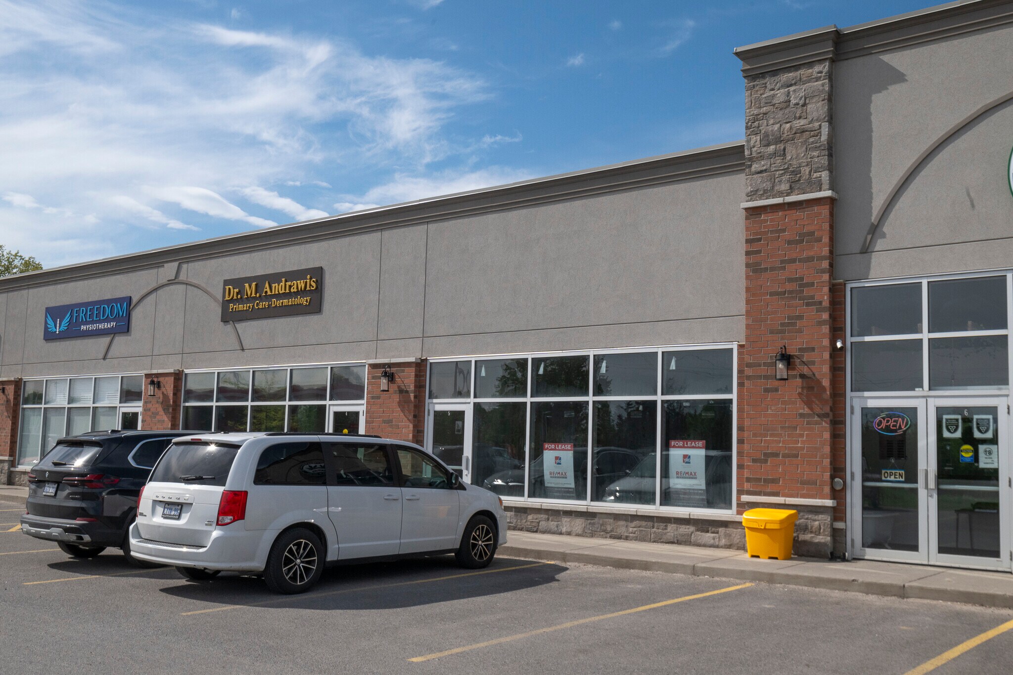 220 Main St, Loyalist, ON en venta Foto del edificio- Imagen 1 de 1