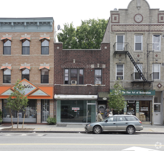 100-08 Northern Blvd, East Elmhurst, NY en venta - Foto del edificio - Imagen 3 de 3