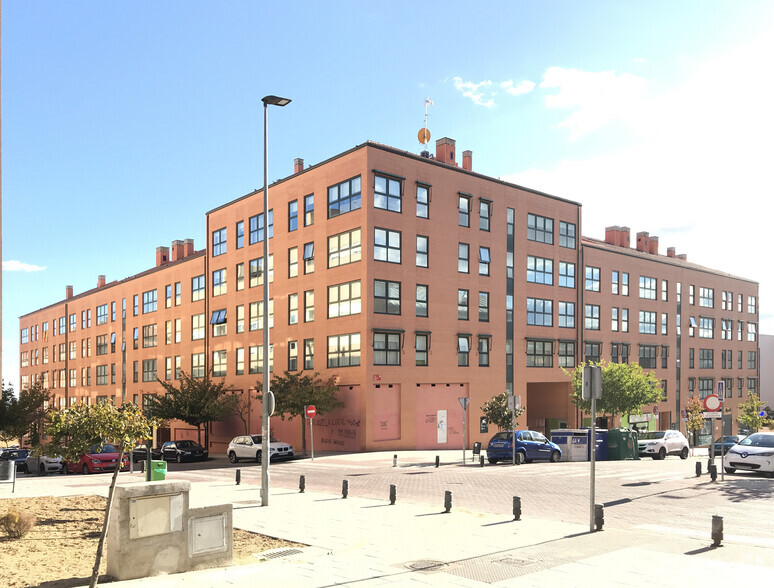 Calle Alonso Zamora Vicente, 13, San Sebastián De Los Reyes, Madrid en alquiler - Foto del edificio - Imagen 2 de 2