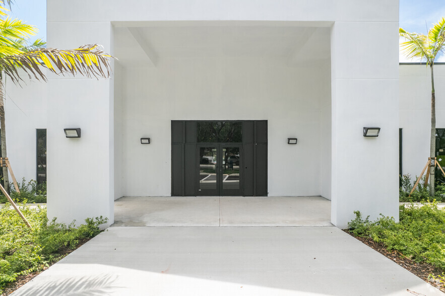 8950 SW 152nd St, Palmetto Bay, FL en alquiler - Foto del edificio - Imagen 2 de 25