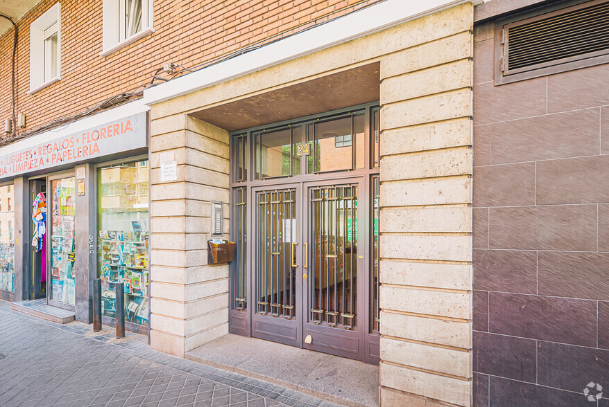 Calle de Juan Duque, 24, Madrid, Madrid en venta - Foto del edificio - Imagen 3 de 3