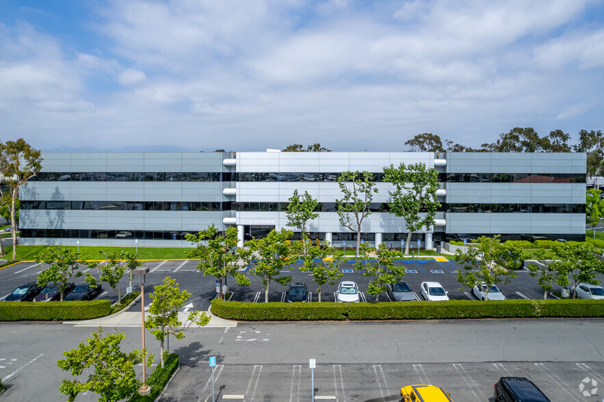 15707 Rockfield Blvd, Irvine, CA en alquiler - Foto del edificio - Imagen 3 de 32