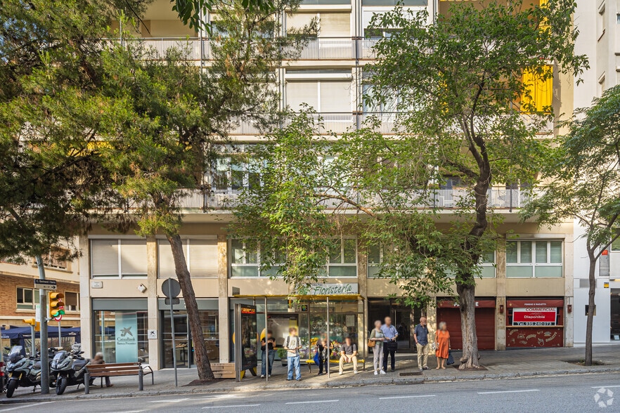 Local en Barcelona, Barcelona en alquiler - Foto del edificio - Imagen 3 de 5