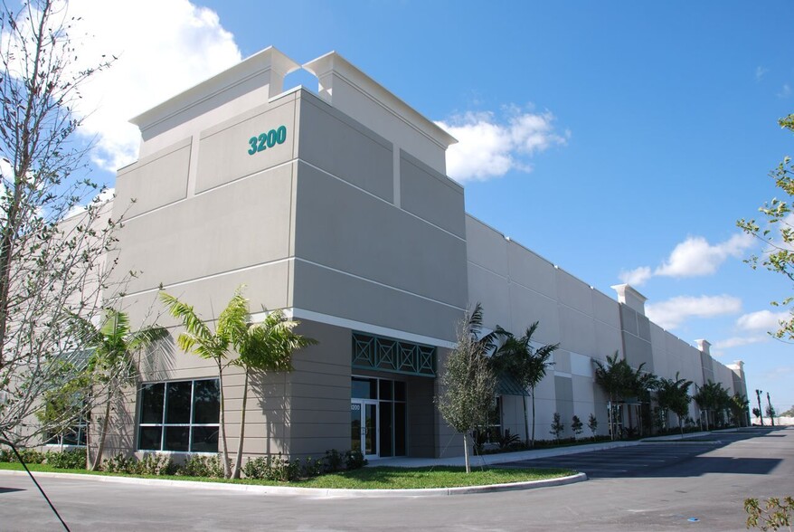 2900 NW 27th Ave, Pompano Beach, FL en alquiler - Foto del edificio - Imagen 1 de 12