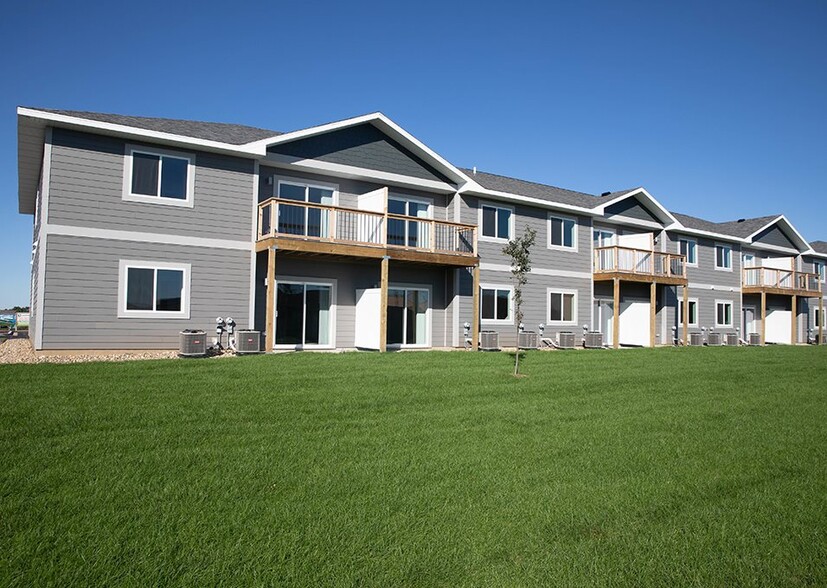 1223 Tom Sawyer Trl, Harrisburg, SD en venta - Foto del edificio - Imagen 2 de 11