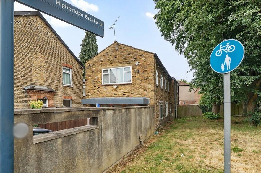 40 New Windsor St, Uxbridge en venta - Foto del edificio - Imagen 1 de 14