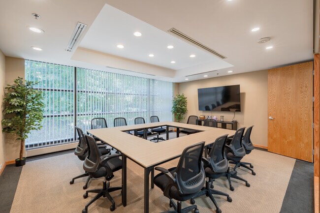 Más detalles de 40900 Woodward Ave, Bloomfield Hills, MI - Coworking en alquiler