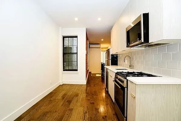 1673 Woodbine St, Ridgewood, NY en venta - Foto del edificio - Imagen 3 de 6