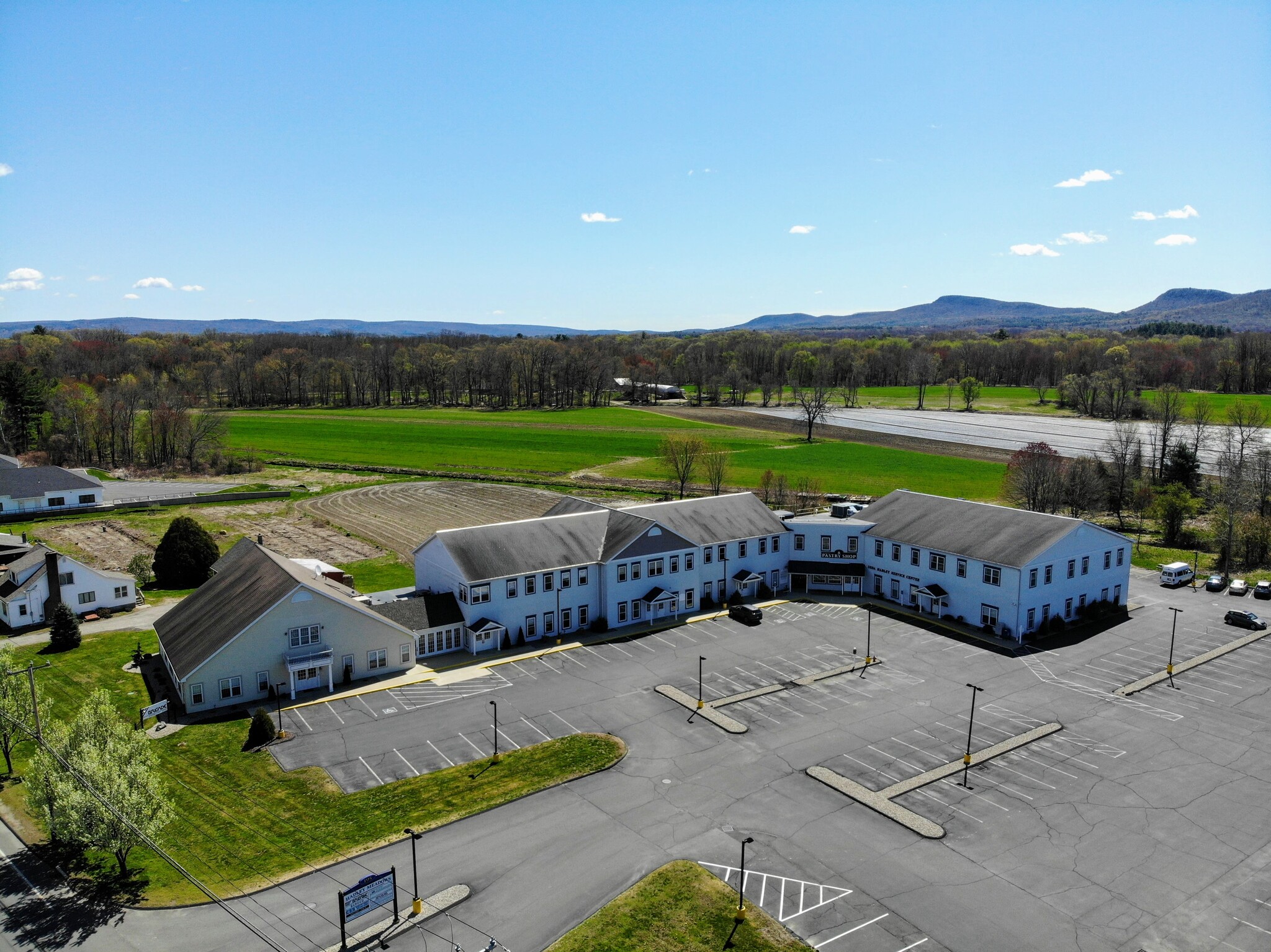 195 Russell St, Hadley, MA en alquiler Foto del edificio- Imagen 1 de 3