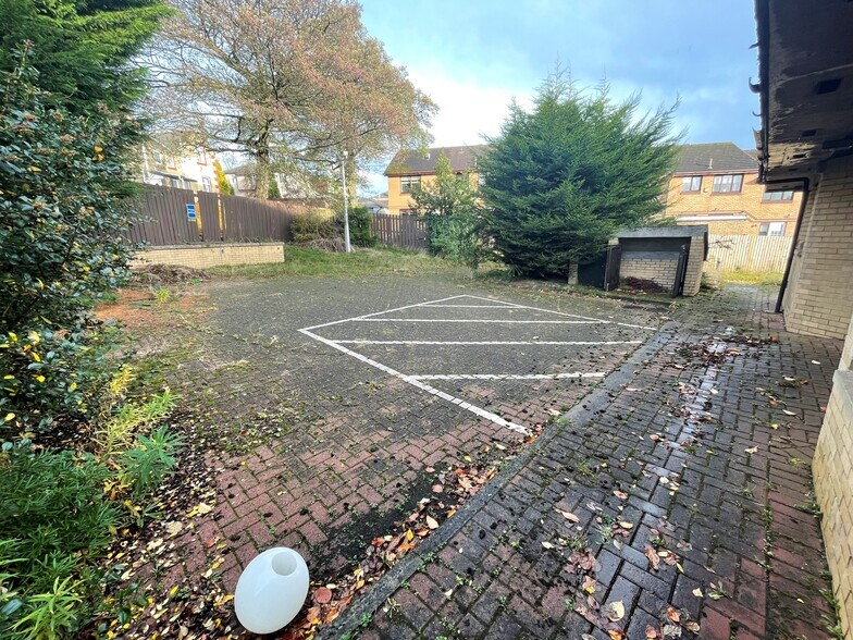 Colston Rd, Airdrie en venta - Foto del edificio - Imagen 2 de 24