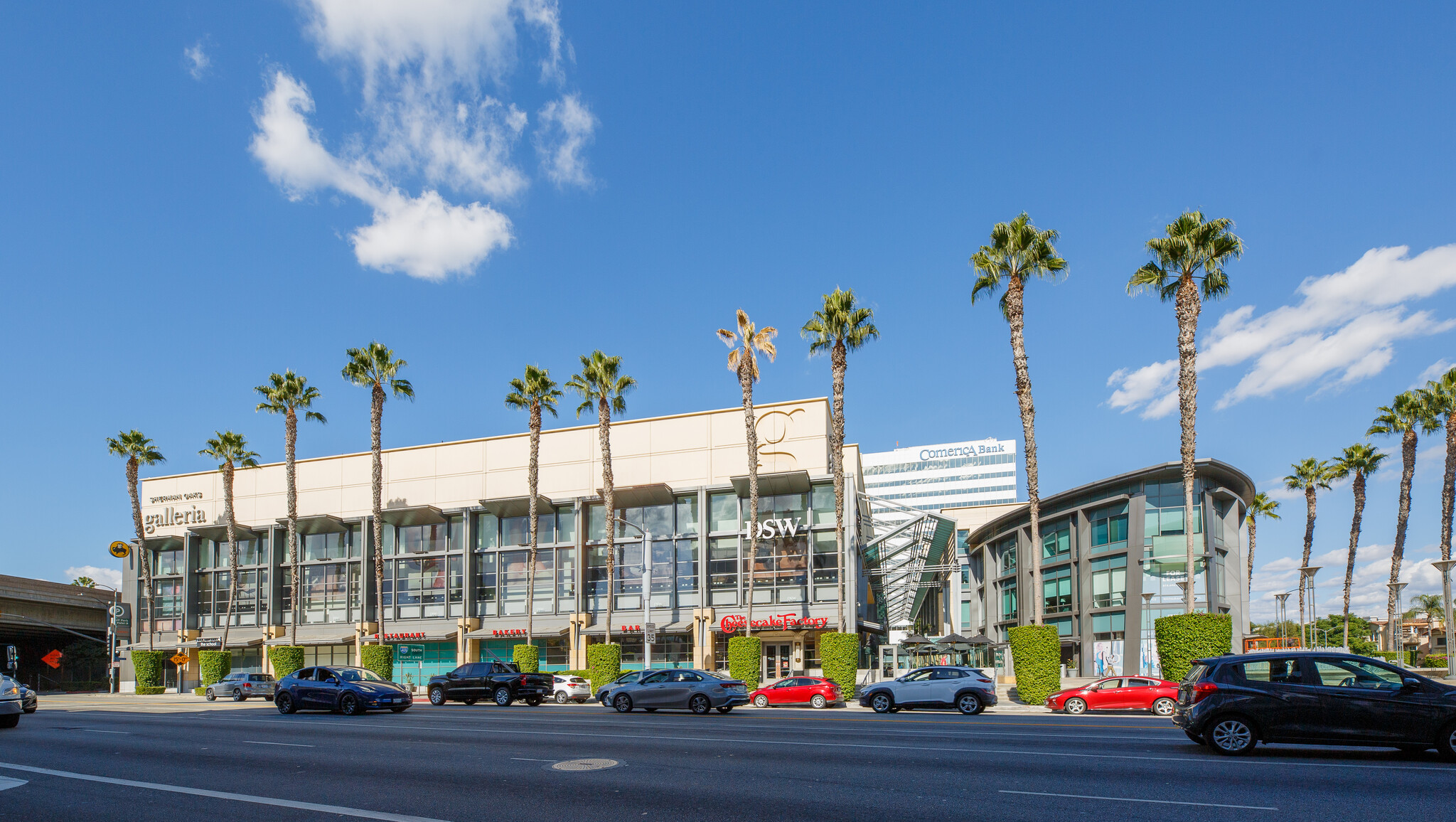 15301 Ventura Blvd, Sherman Oaks, CA en alquiler Foto del edificio- Imagen 1 de 122