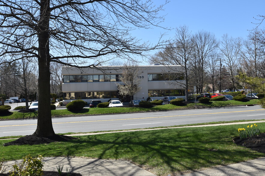 150 Airport Executive Park, Nanuet, NY en alquiler - Foto del edificio - Imagen 2 de 8