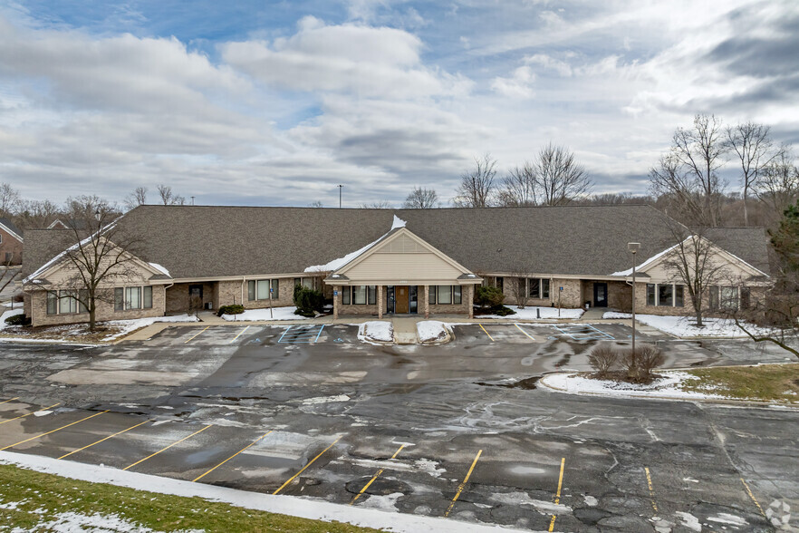 2405 Woodlake Dr, Okemos, MI en alquiler - Foto del edificio - Imagen 3 de 22