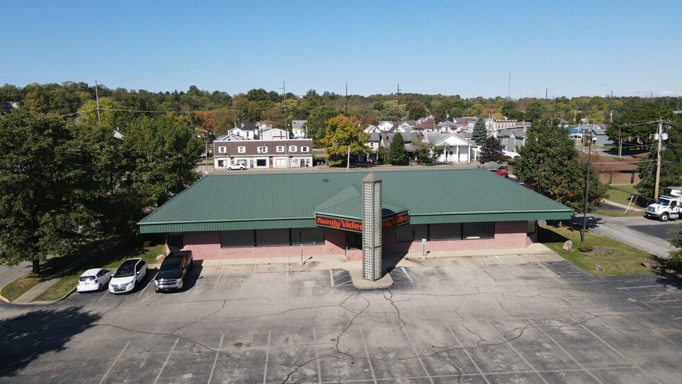 711 N Central Ave, Connersville, IN en venta - Foto del edificio - Imagen 2 de 5