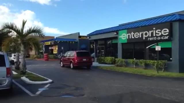 4917 N University Dr, Lauderhill, FL en alquiler - Vídeo de anuncio comercial - Imagen 2 de 9