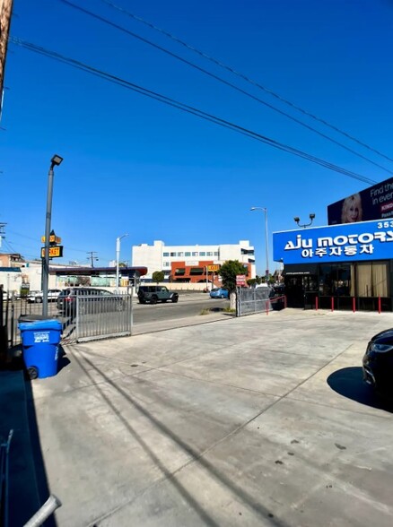 3530 W Olympic Blvd, Los Angeles, CA en alquiler - Foto del edificio - Imagen 2 de 13