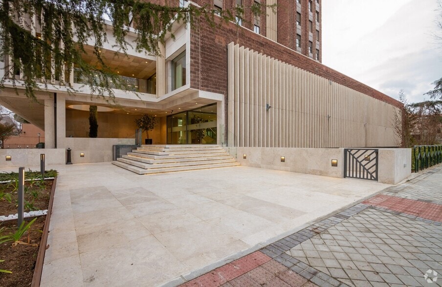 Avenida de Pío XII, 44, Madrid, Madrid en alquiler - Foto del edificio - Imagen 2 de 10