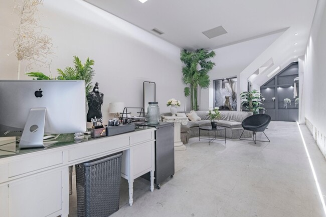Más detalles de Cuesta del Perro, 1, Granada - Local en venta