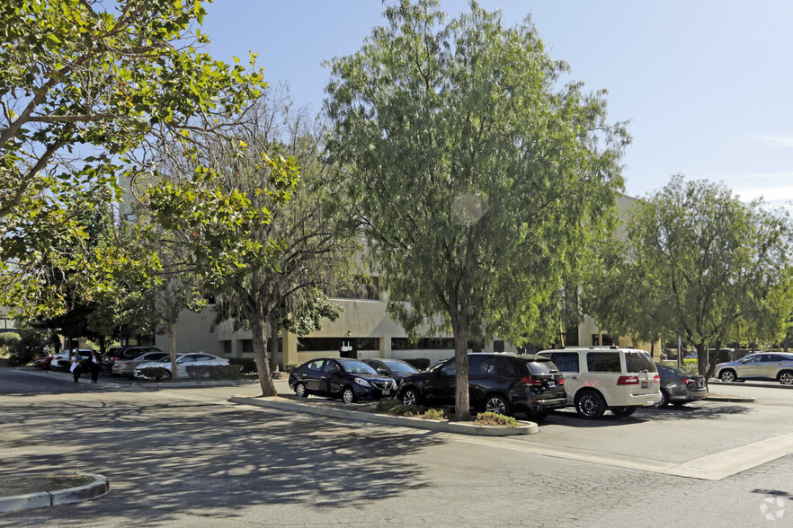 2876 Sycamore Dr, Simi Valley, CA en alquiler - Foto del edificio - Imagen 3 de 5