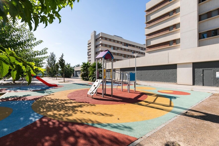 Calle Actriz Fabiana Laura, Granada, Granada en venta - Foto del edificio - Imagen 3 de 18