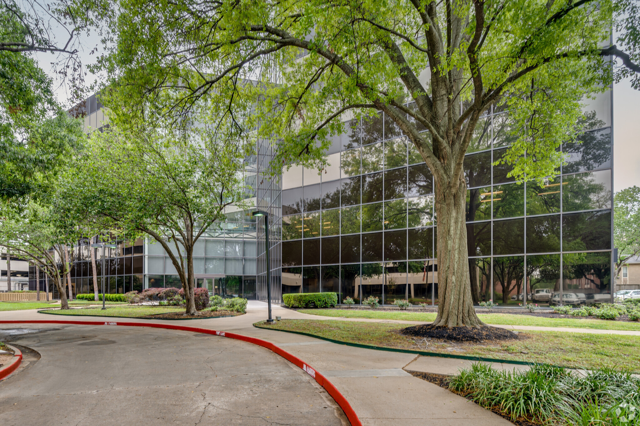 750 Bering Dr, Houston, TX en alquiler Foto del edificio- Imagen 1 de 15