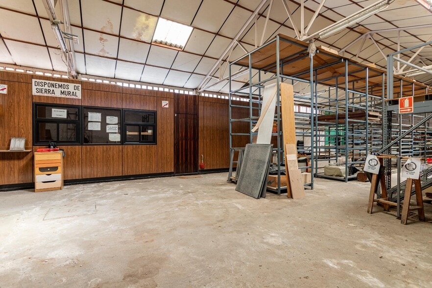 Nave en Madrid en venta - Foto del interior - Imagen 1 de 17
