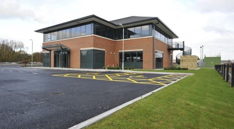 1 Earls Ct, Grangemouth en alquiler - Foto del edificio - Imagen 3 de 4