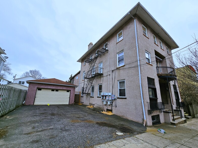 233 Sand Ln, Staten Island, NY en venta - Foto del edificio - Imagen 3 de 5