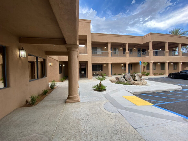 74361 Highway 111, Palm Desert, CA en alquiler - Foto del edificio - Imagen 2 de 7