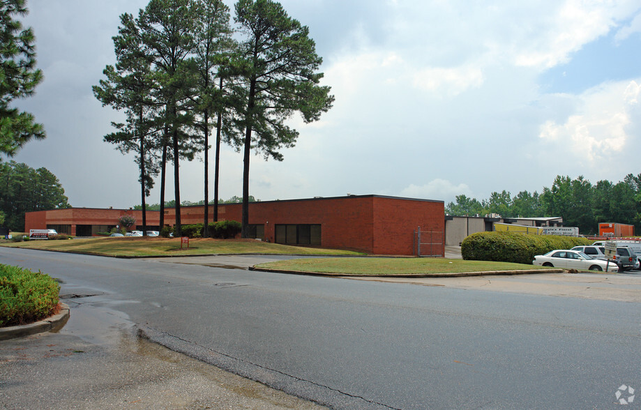 4896 N Royal Atlanta Dr, Tucker, GA en alquiler - Foto del edificio - Imagen 3 de 4