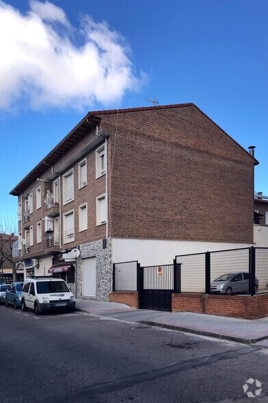 Local en Azuqueca de Henares, Guadalajara en alquiler - Foto del edificio - Imagen 2 de 2