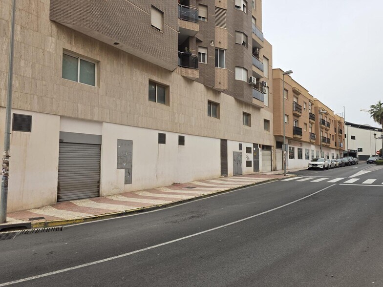Local en Roquetas de Mar, Almería en alquiler - Foto del edificio - Imagen 3 de 16