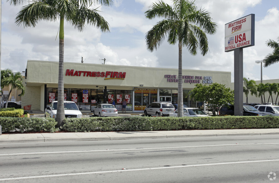 795 W 49th St, Hialeah, FL en alquiler - Foto del edificio - Imagen 3 de 4