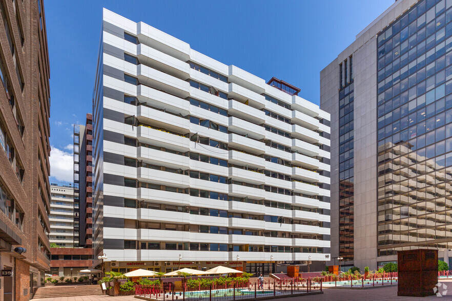 Oficinas en Madrid, MAD en venta - Foto del edificio - Imagen 2 de 2