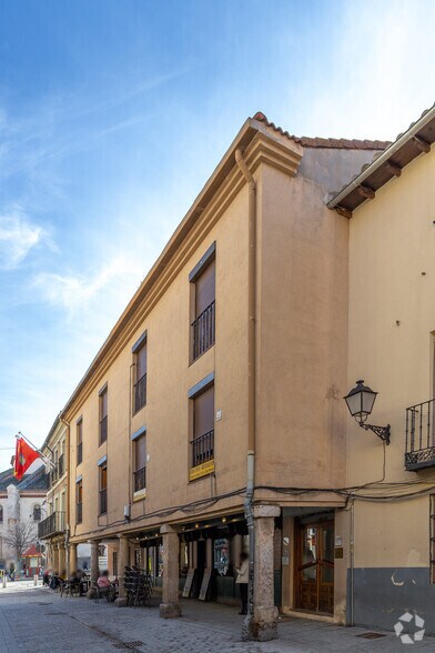 Calle San Felipe Neri, 3, Alcalá de Henares, Madrid en alquiler - Foto del edificio - Imagen 2 de 2