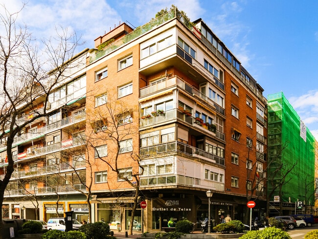 Más detalles de Calle de Don Ramón de la Cruz, 40, Madrid - Local en alquiler