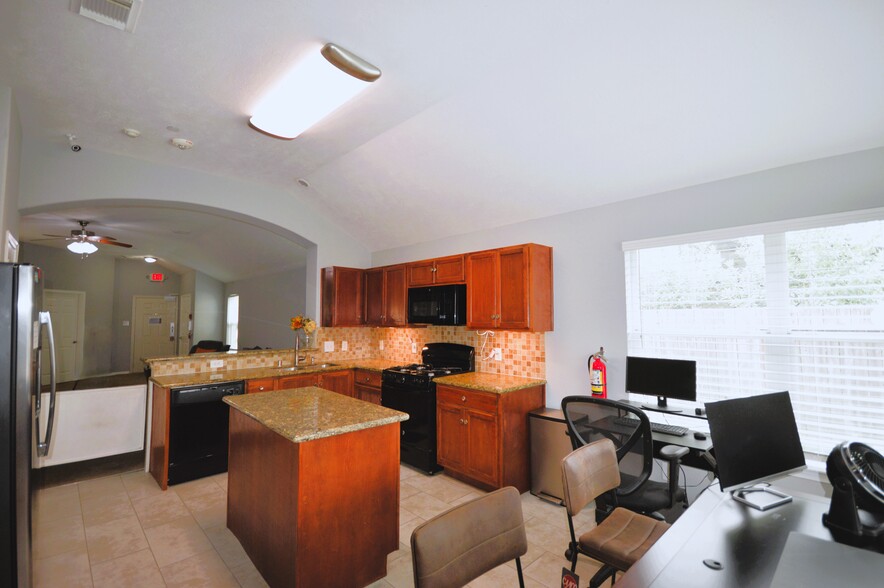 18143 Brightwood Park Ln, Richmond, TX en venta - Foto del edificio - Imagen 3 de 11