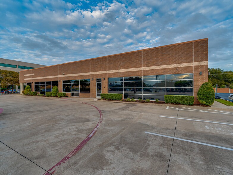 689 Airport Fwy, Hurst, TX en alquiler - Foto del edificio - Imagen 2 de 19