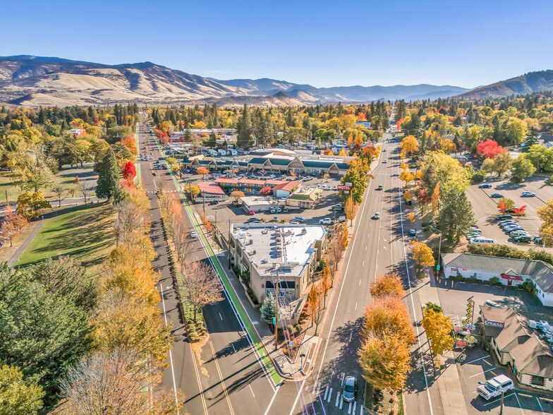 1400 Ashland St, Ashland, OR en alquiler - Foto del edificio - Imagen 2 de 9