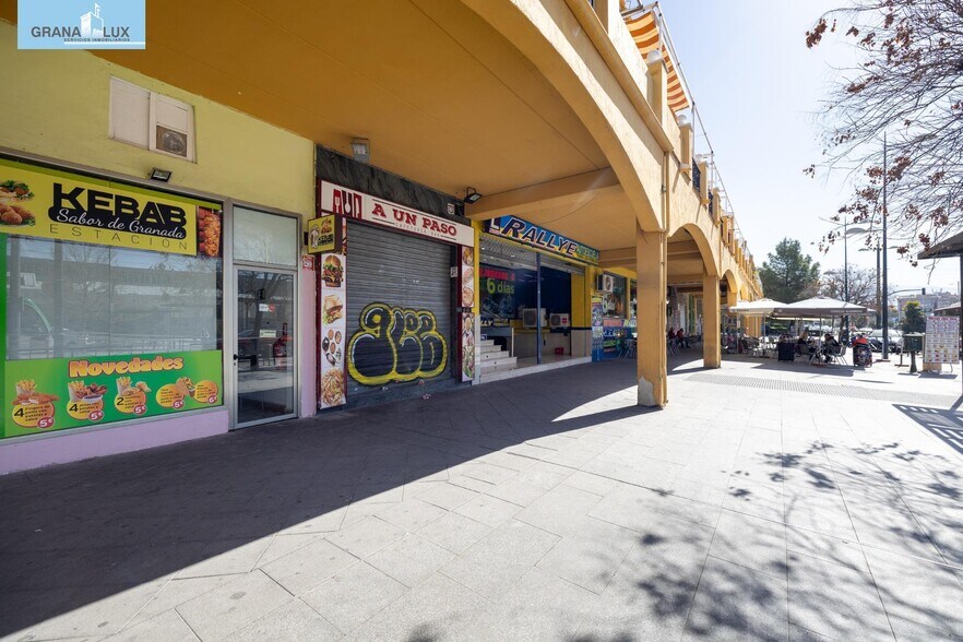 Avenida Juan Pablo II, 92, Granada, Granada en venta - Foto del edificio - Imagen 3 de 31