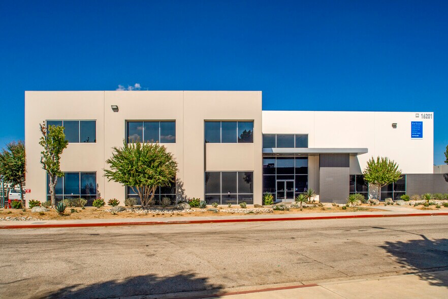 8045 Woodley Ave, Van Nuys, CA en alquiler - Foto del edificio - Imagen 2 de 18